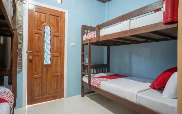OYO 702 Queens Hometel