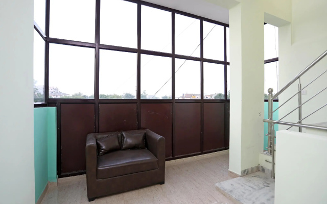 OYO 17293 Country Residency