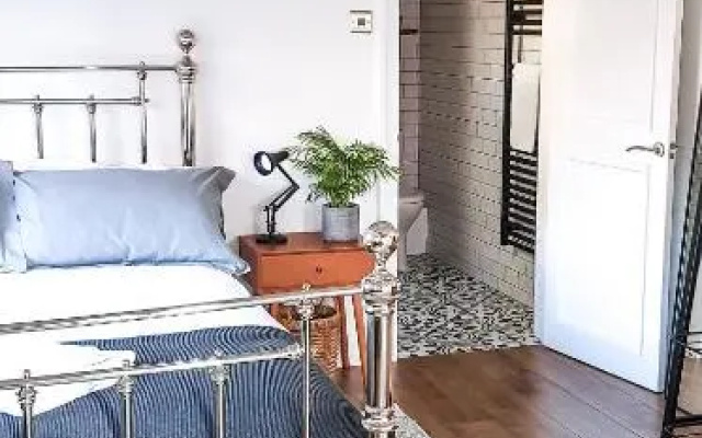 The Annexe - Private, Self-Contained with Parking (Adults Only)