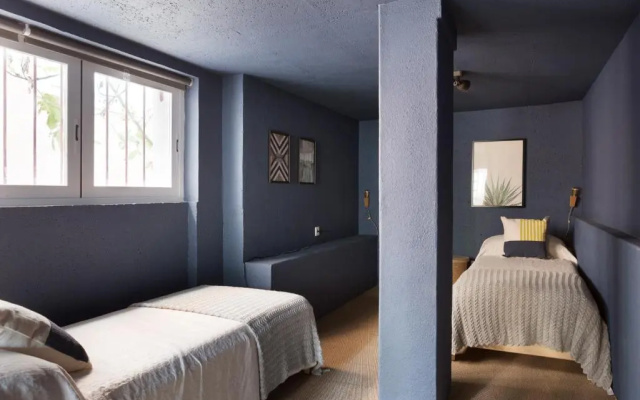 Renovated Charming Apartment with Terrace in Lapa