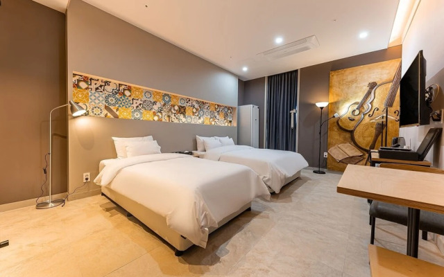 Hotel Road