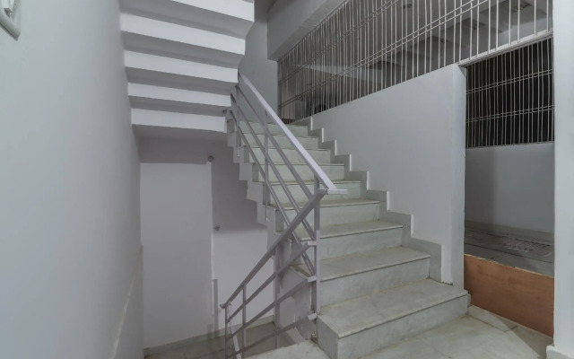 OYO 49701 Abhi Residency White House