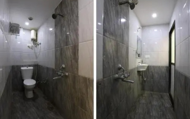 OYO 28441 Hotel Ashirwad