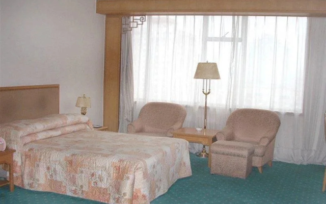 Jade Palace Hotel