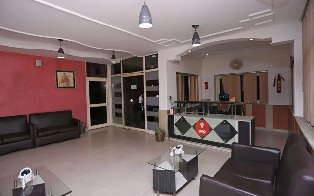OYO 1915 Hotel Central Park Inn