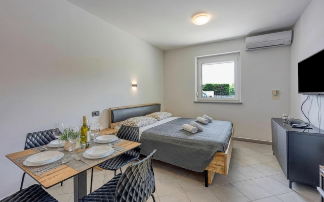 Coastal Countryside Oasis Apartment Deni
