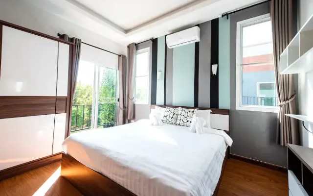Villa Rajapruek Entire 3 villas 7 bedrooms near airport