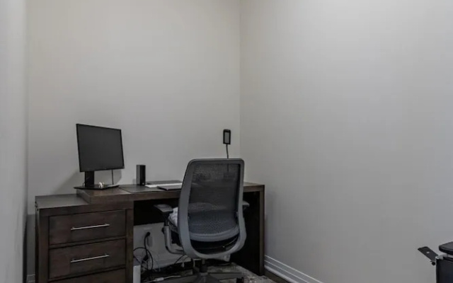 Premium 1 Bed w Rental Car Netflix Amazon