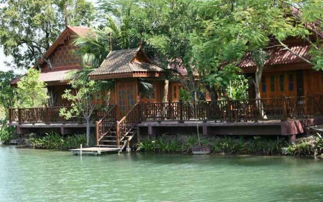 Chanmai Resort (ชานไม้ รีสอร์ท)