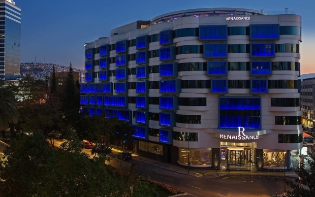 Renaissance Izmir Hotel вид на фасад