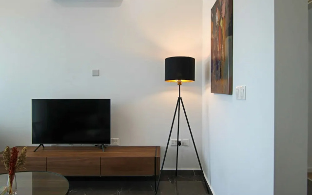 Phaedrus Living: City View Anna Residence 101