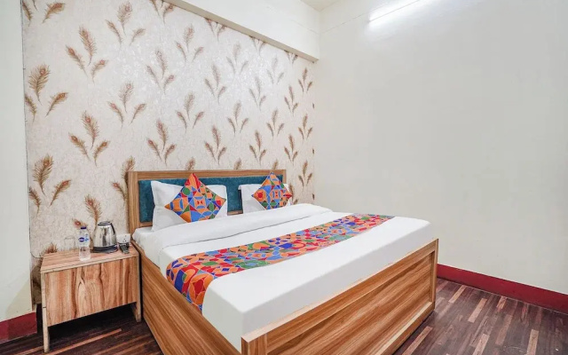 Fabhotel Triweni Palace