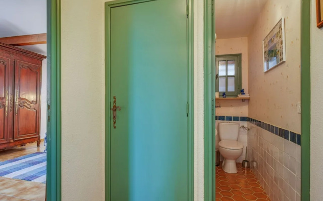 Cosy Apartment in Vachères With Private Garden