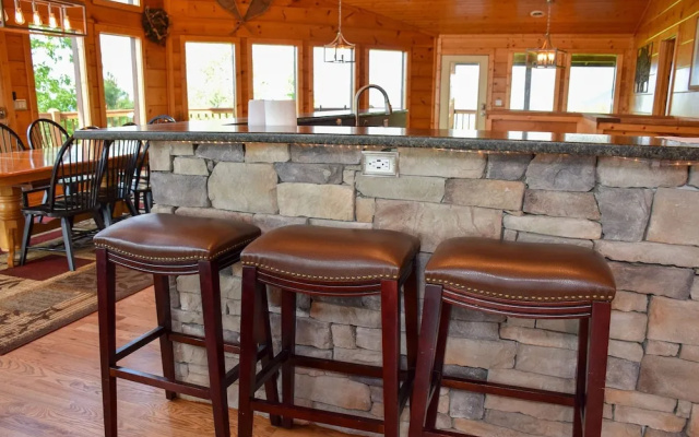 THE PINNACLE - 6 Br Cabin