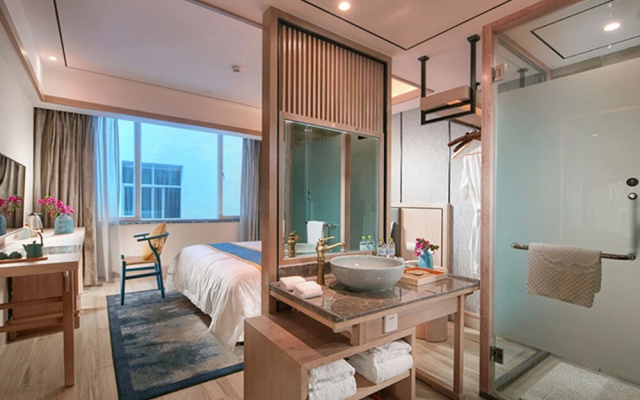 New Century Manju Lijiang Zangyuan Hotel