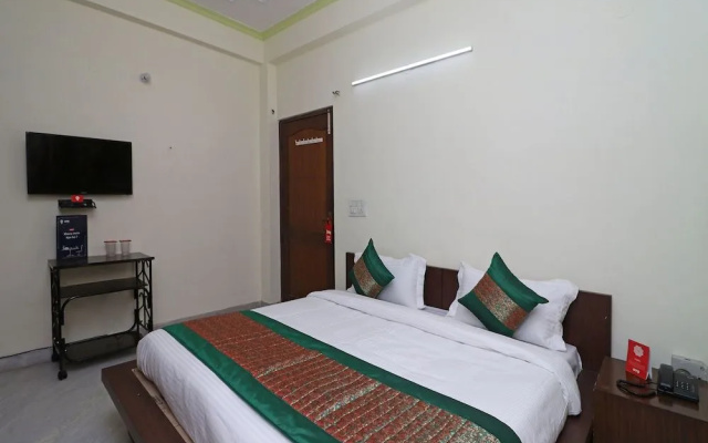 OYO 10071 Go Rooms Sector 45