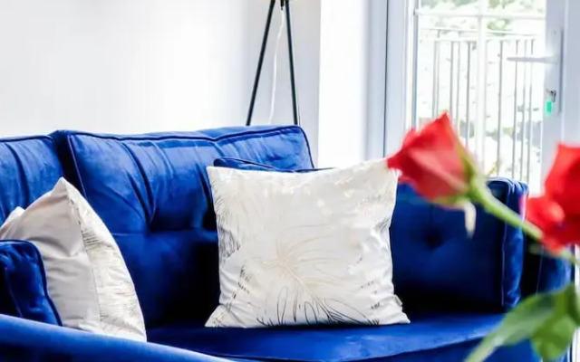 Luxurious 2 Bedroom Apartment - Free Parking
