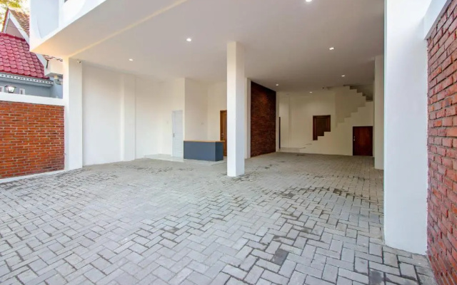 OYO 1319 88 Exclusive Residence