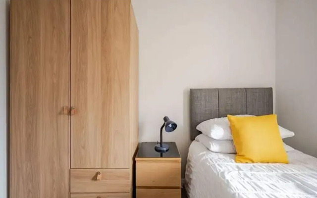 Ekaya Cozy Belfast With 2 Bedrooms