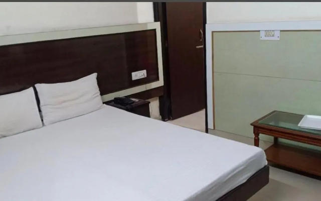 OYO Rooftop Inn