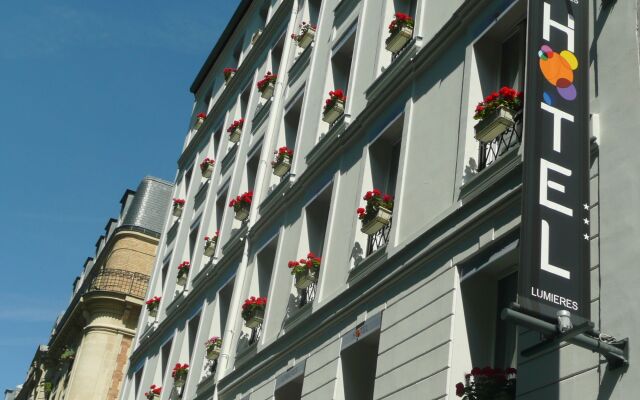 Hotel Lumieres Montmartre вид на фасад