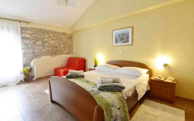 Bright Stay With Shared Pool & BBQ in Tar