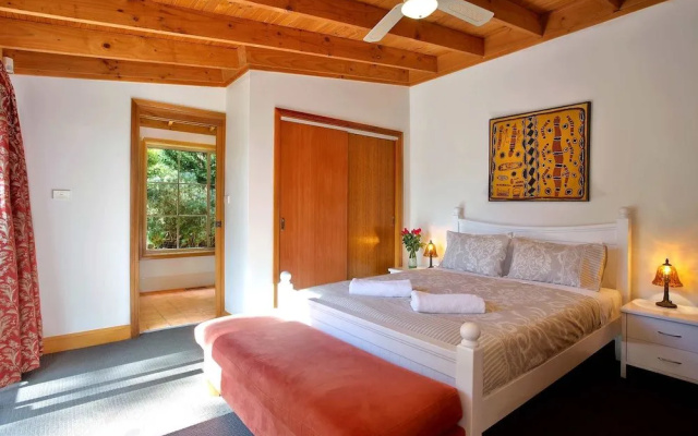 Narrow Neck Lodge