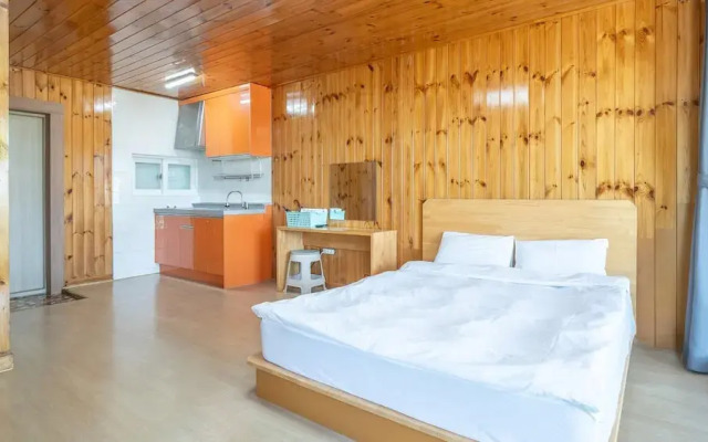 Ganghwa Marinwon Pulbilra Gajok Pension