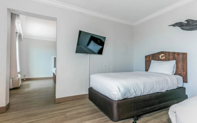 Dolphin Sands Clearwater Beach, an Ascend Collection Hotel
