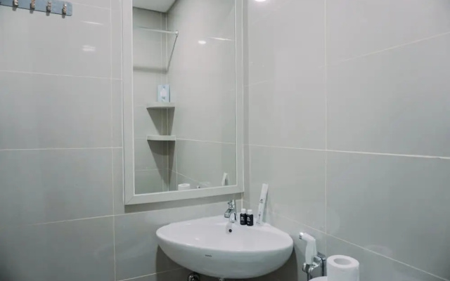 Nice and Elegant Studio Apartment at B Residence