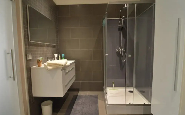 Modern Holiday Home in Zottegem with Jacuzzi