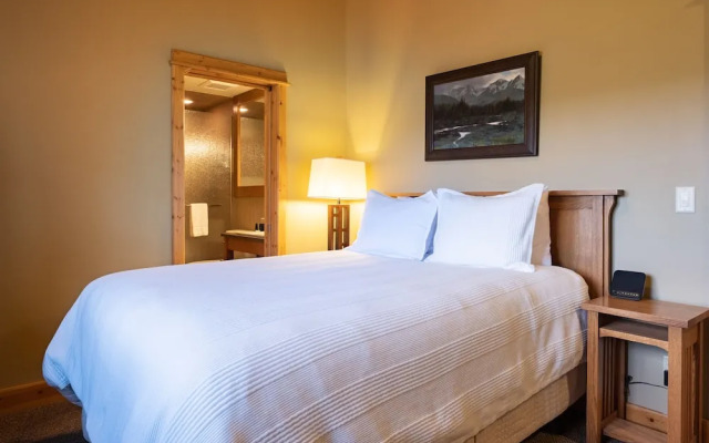 Gallatin River Lodge