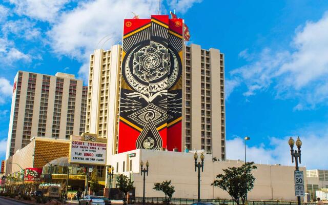 Отель Plaza Hotel & Casino США, Лас-Вегас - 1 отзыв об отеле, цены и фото номеров - забронировать отель Plaza Hotel & Casino онлайн вид на фасад