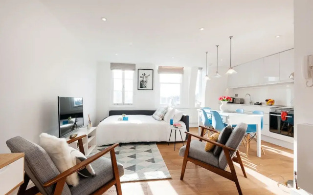 The Lillie Road Residence