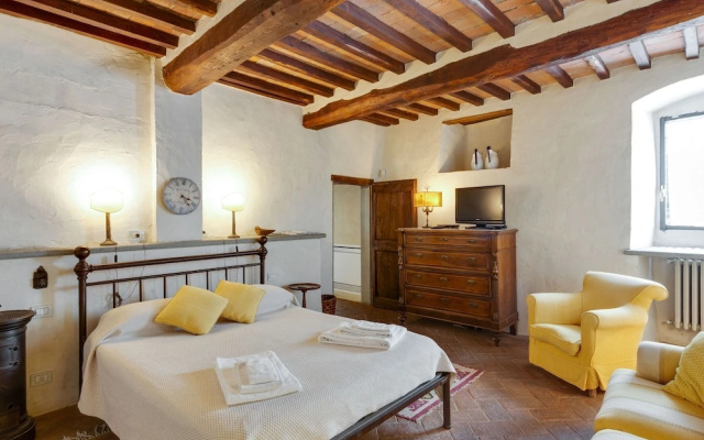 Picturesque Apartment in Montefiridolfi with Swimming Pool