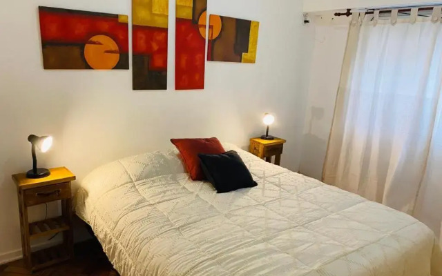 Departamento 3 ambientes con patio, terraza y parrila