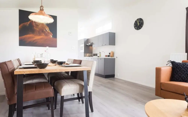 Chalet in a Holiday Park, 18 km. From Rotterdam