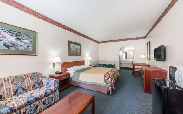 Super 8 by Wyndham Weslaco