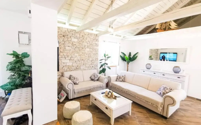 House Diana - heated swimming pool and jacuzzi