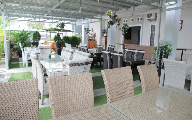 Zamrud Hotel by OYO Rooms
