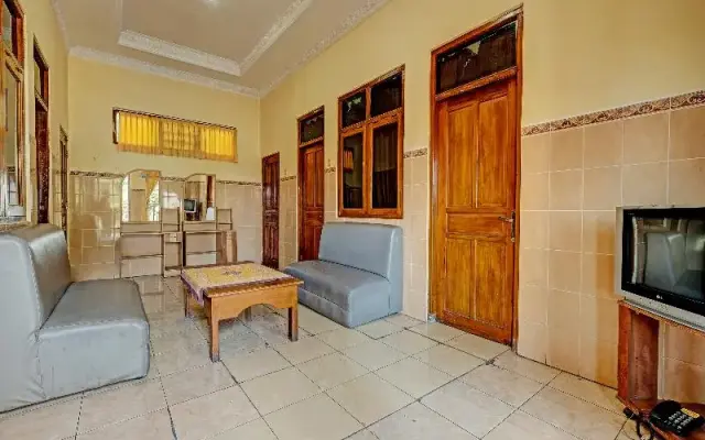 Spot On 91677 Hotel Citra Dewi 3