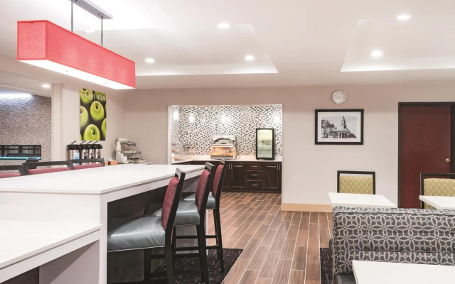La Quinta Inn & Suites by Wyndham Norwich-Plainfield-Casino