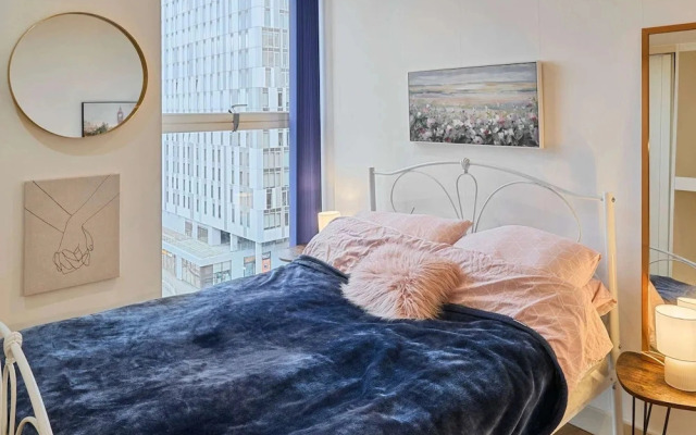 Host Stay - Canal View Apartment