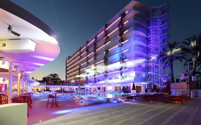 Отель Ushuaia Ibiza Beach Hotel - Adults Only Испания, Сант Джордин де Сес Салинес - 4 отзыва об отеле, цены и фото номеров - забронировать отель Ushuaia Ibiza Beach Hotel - Adults Only онлайн вид на фасад