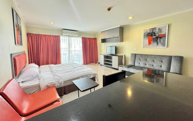 Large Pool-view Studio With Balcony - TW Platinum Suites, Jomtien