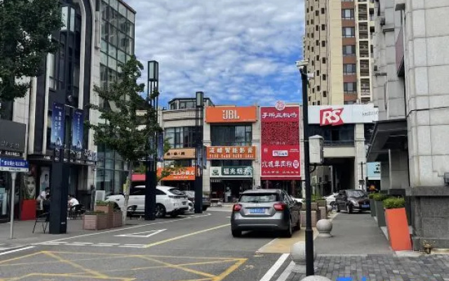 Daxiong's Loft Seaview Hotel