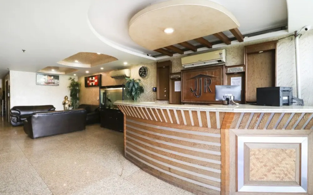Capital O 5438 Hotel Shiraaz-2