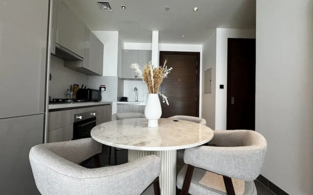 Luxury 1BR Apartment with Pool Access