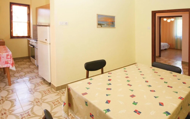 Nice Apartment in Stinjan With 2 Bedrooms and Wifi