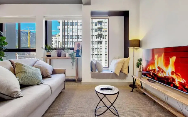 City Bowl Apartment with Rooftop Pool!